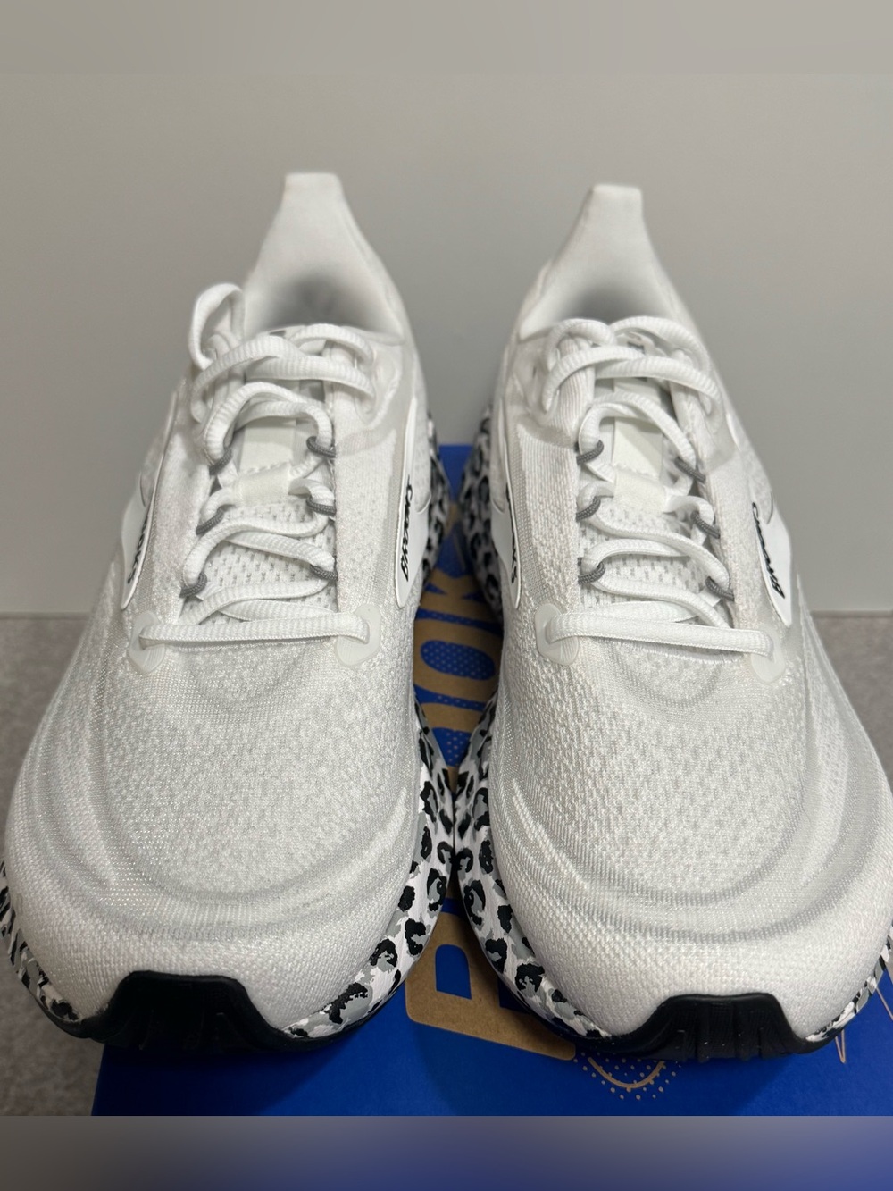 Size 10 - Brooks Revel 9 Black White Gray Leopard Print Women's Sneakers - Picture 2 of 10